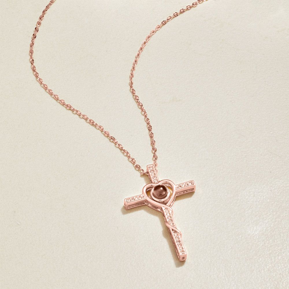 Collana di foto con cuore e croce
