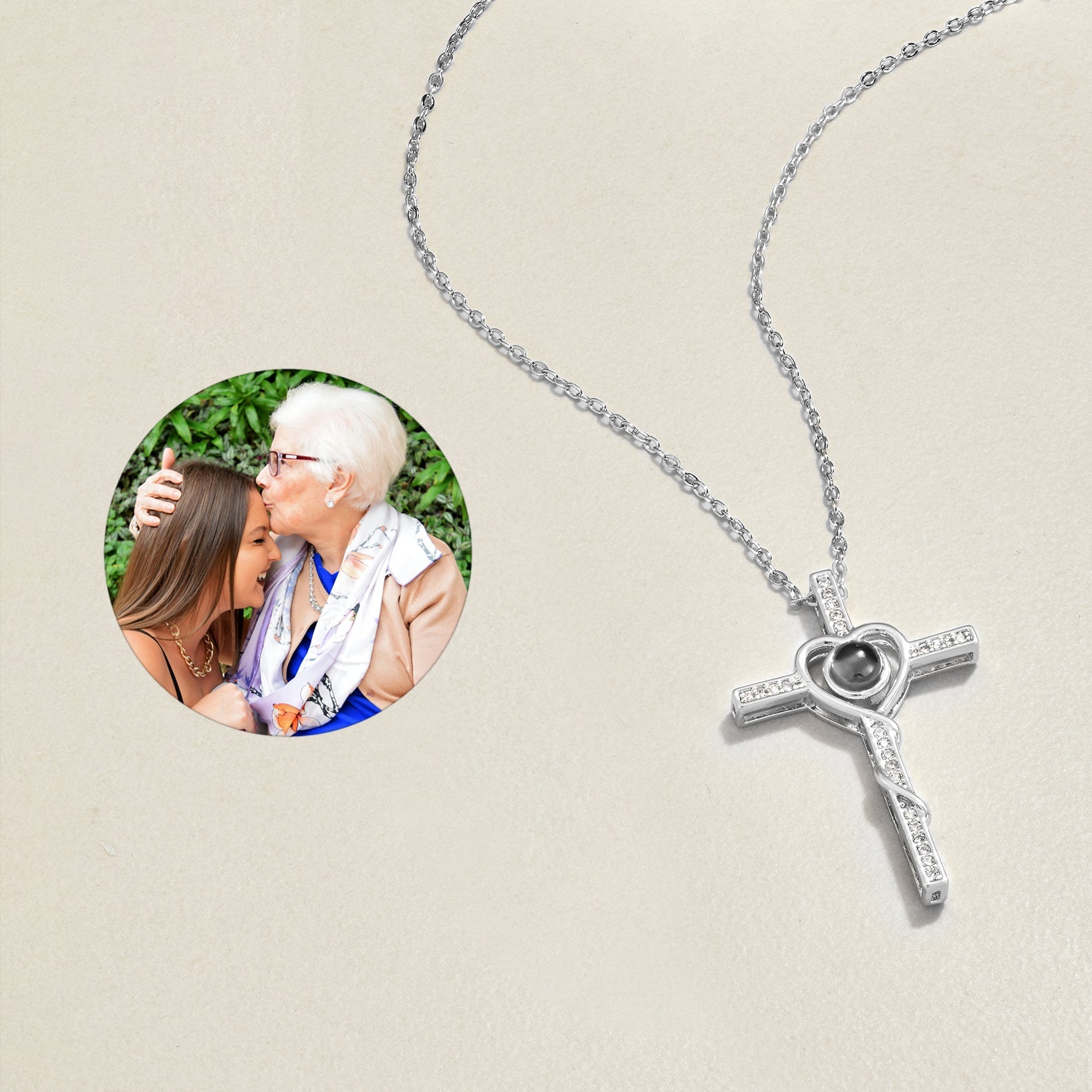 Collana di foto con cuore e croce