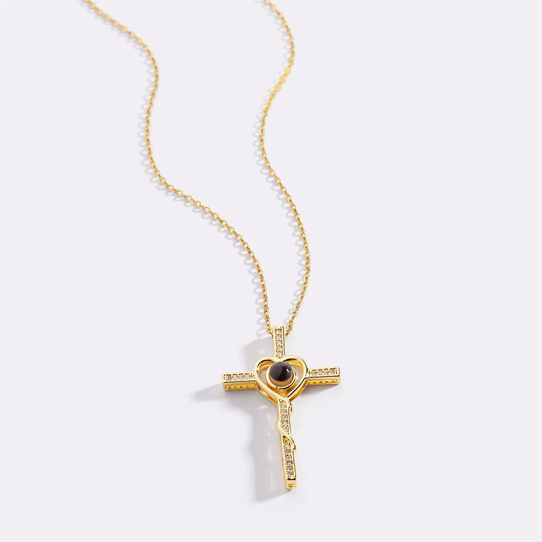 Collana di foto con cuore e croce