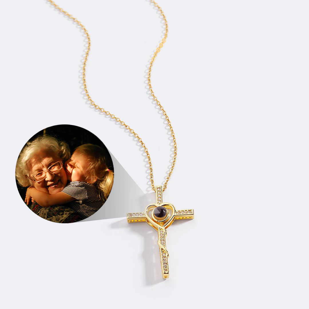Collana di foto con cuore e croce
