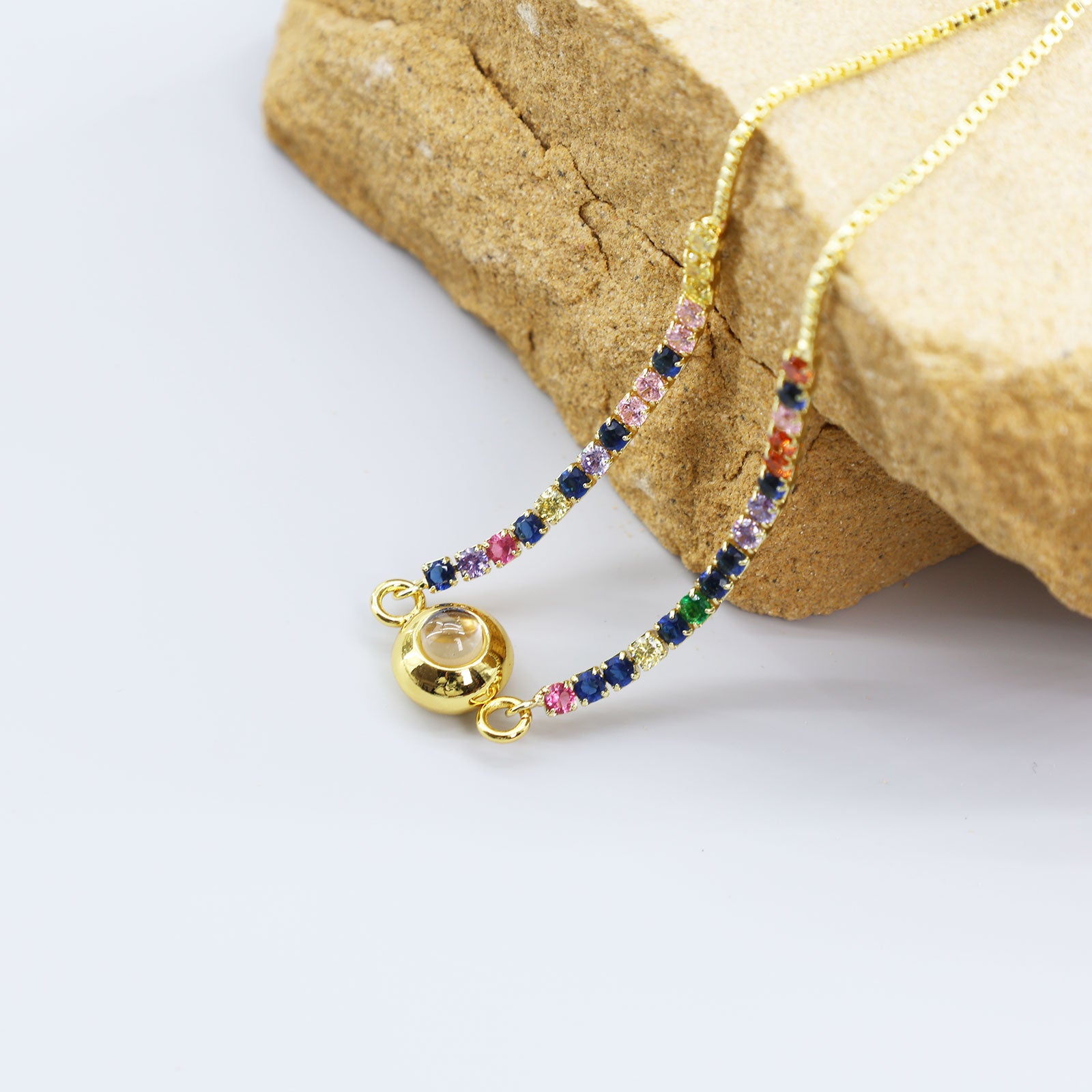 Bracciale con proiezione di zirconi colorati