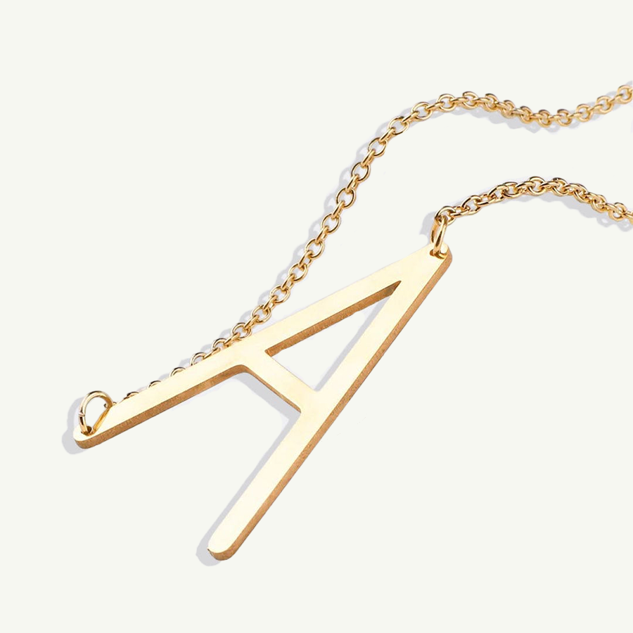 Collana con iniziale di dichiarazione