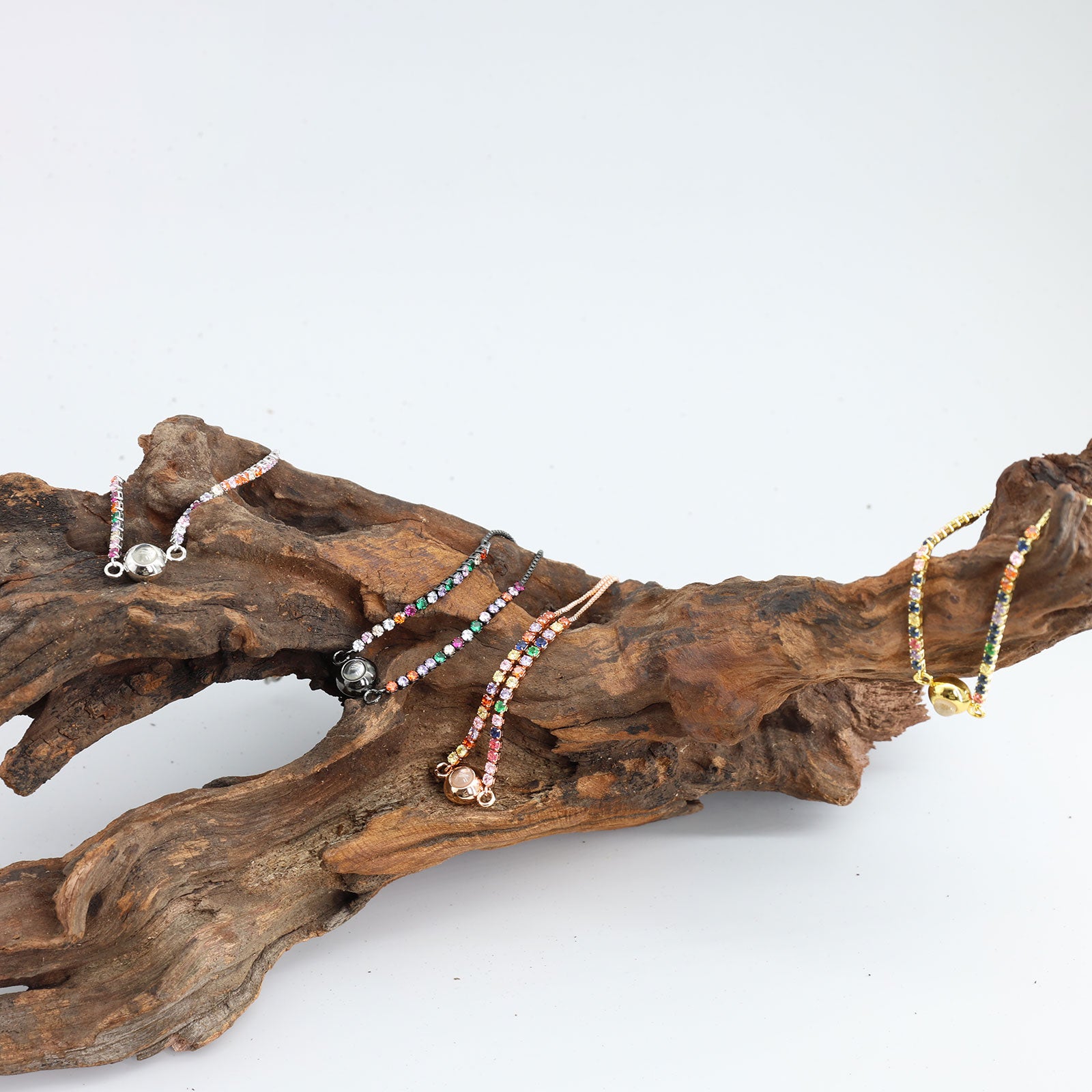 Bracciale con proiezione di zirconi colorati