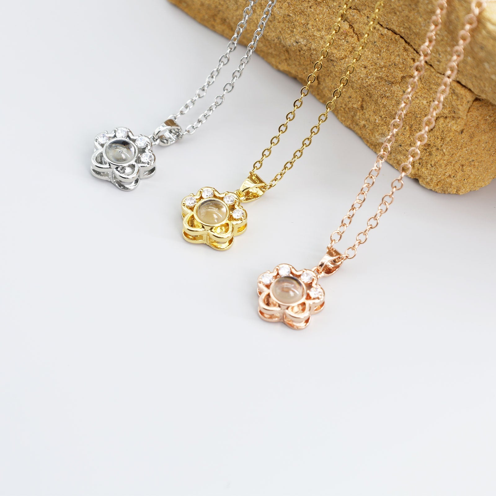 Collana souvenir personalizzata a forma di zampa di gatto