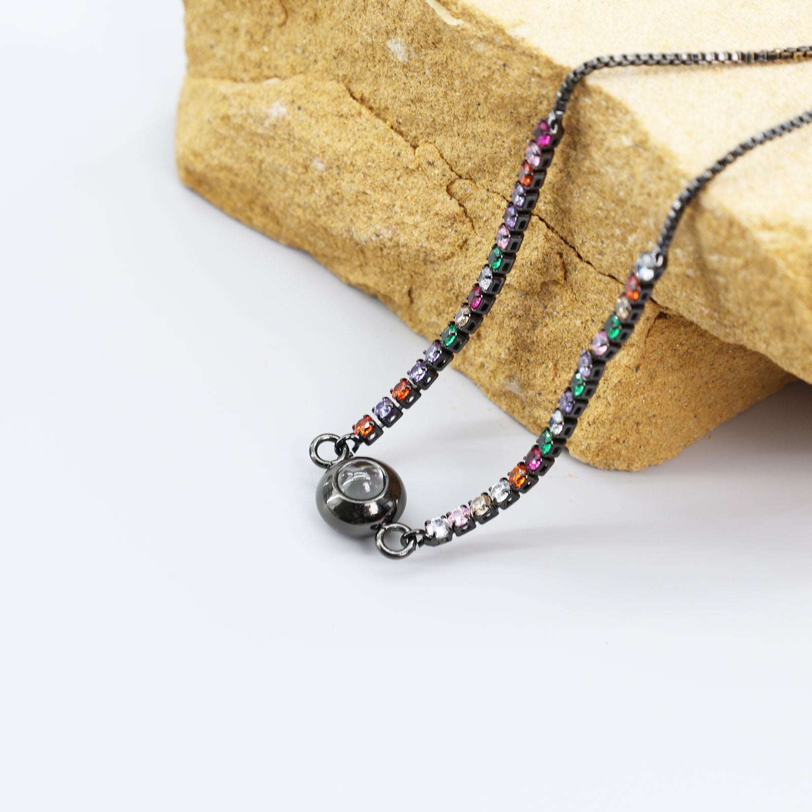 Bracciale con proiezione di zirconi colorati