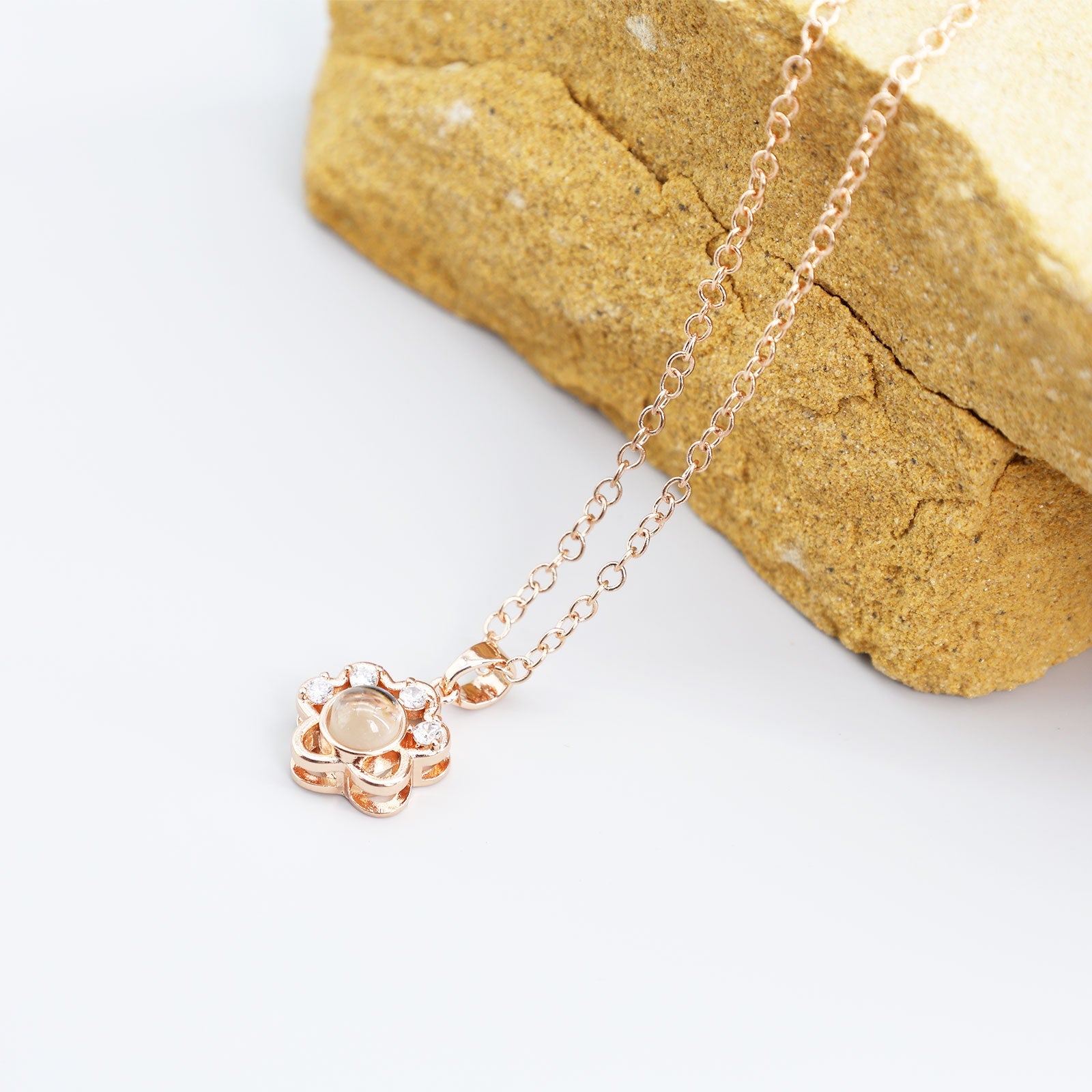 Collana souvenir personalizzata a forma di zampa di gatto
