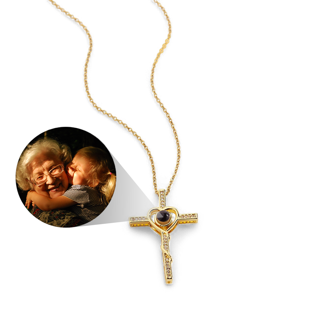 Collana di foto con cuore e croce