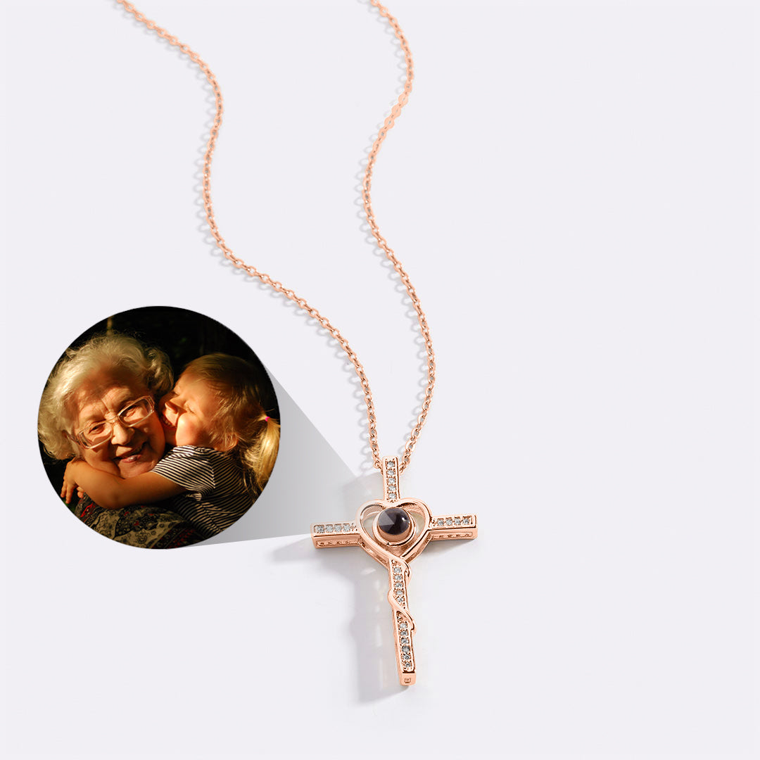 Collana di foto con cuore e croce