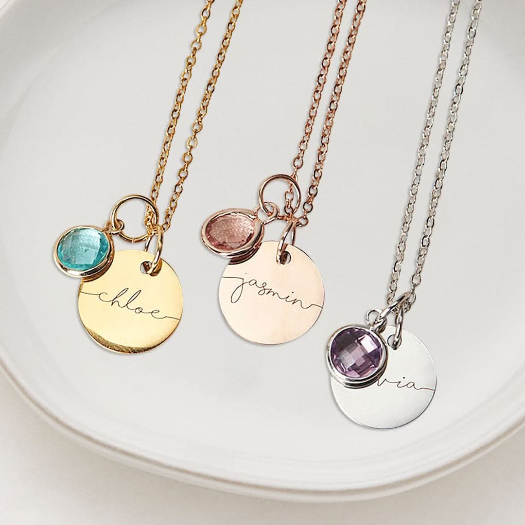 Collana con pietra portafortuna con scritta monogramma