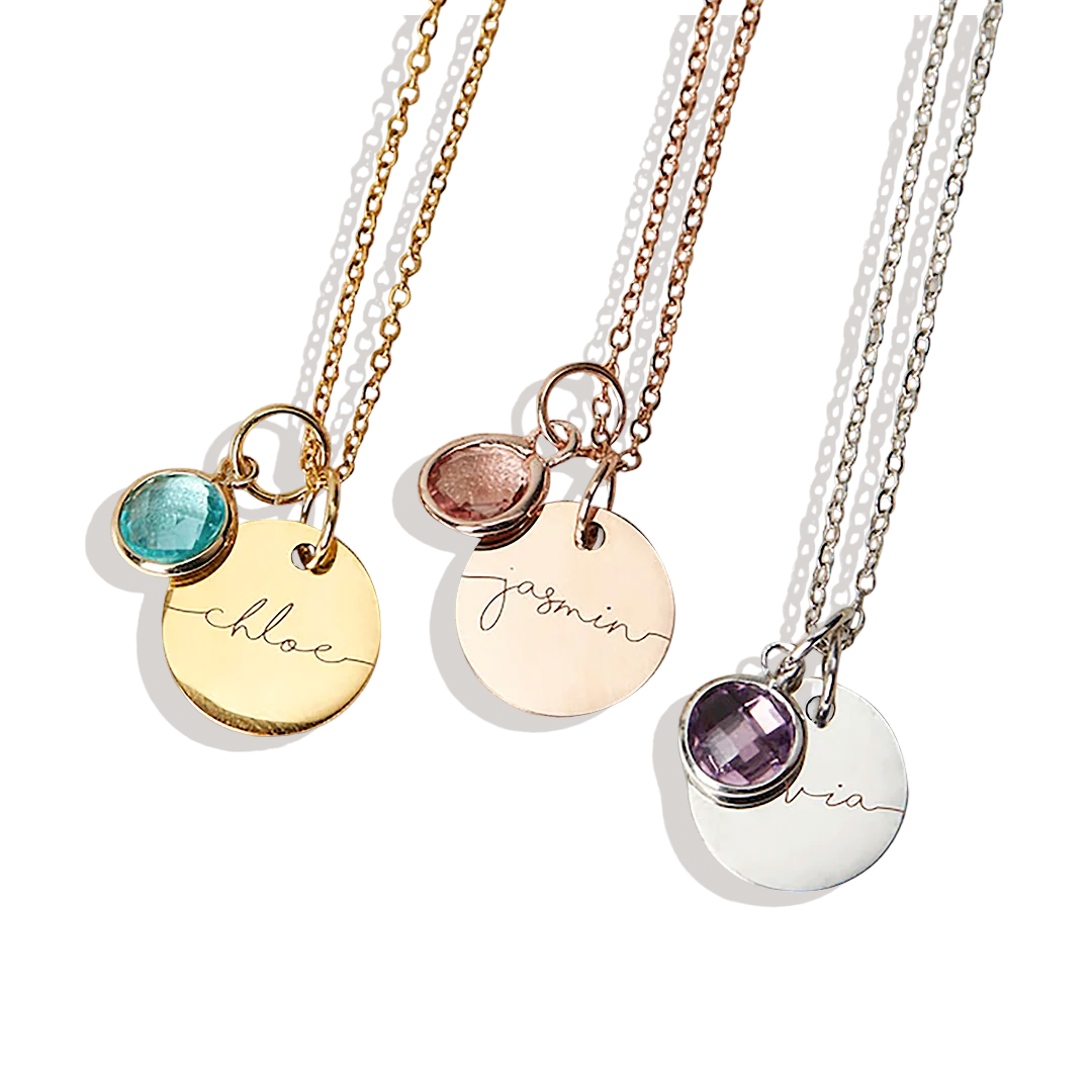 Collana con pietra portafortuna con scritta monogramma