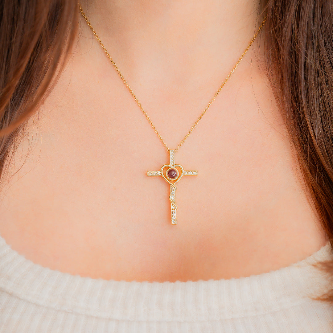 Collana di foto con cuore e croce