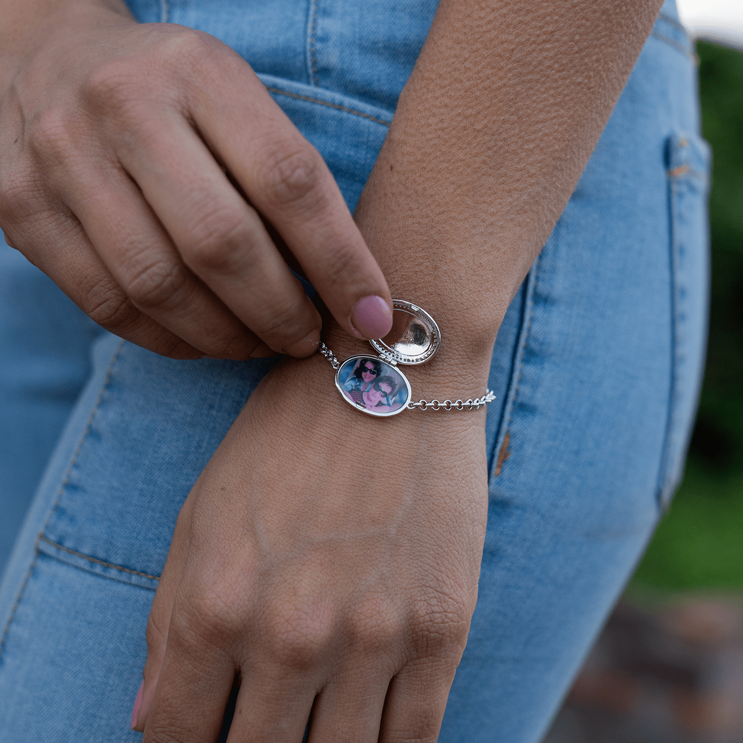 Braccialetto con medaglione ovale personalizzato