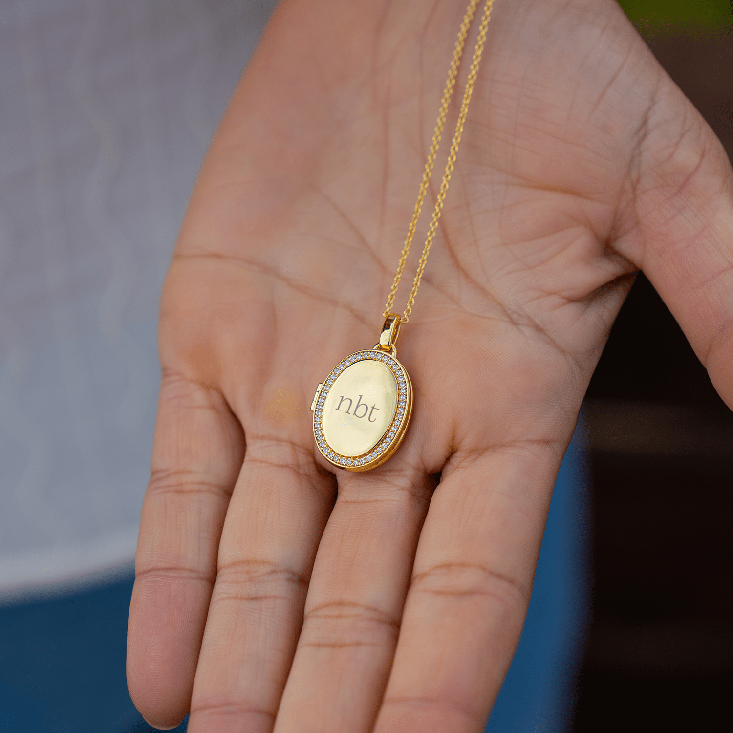Collana con medaglione ovale personalizzato